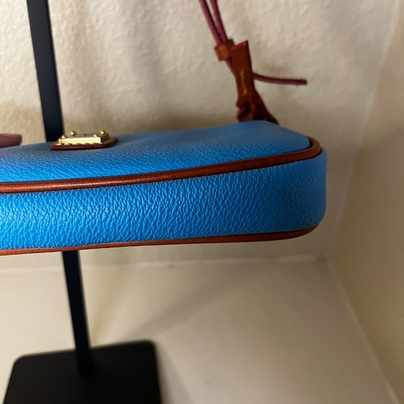 Dooney & Bourke Saffiano Lexi Crossbody Purse - COA included - Picture 9 of 11